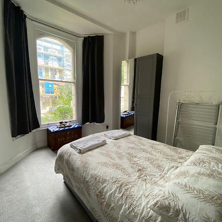 Bustling Western Apartment 런던 외부 사진