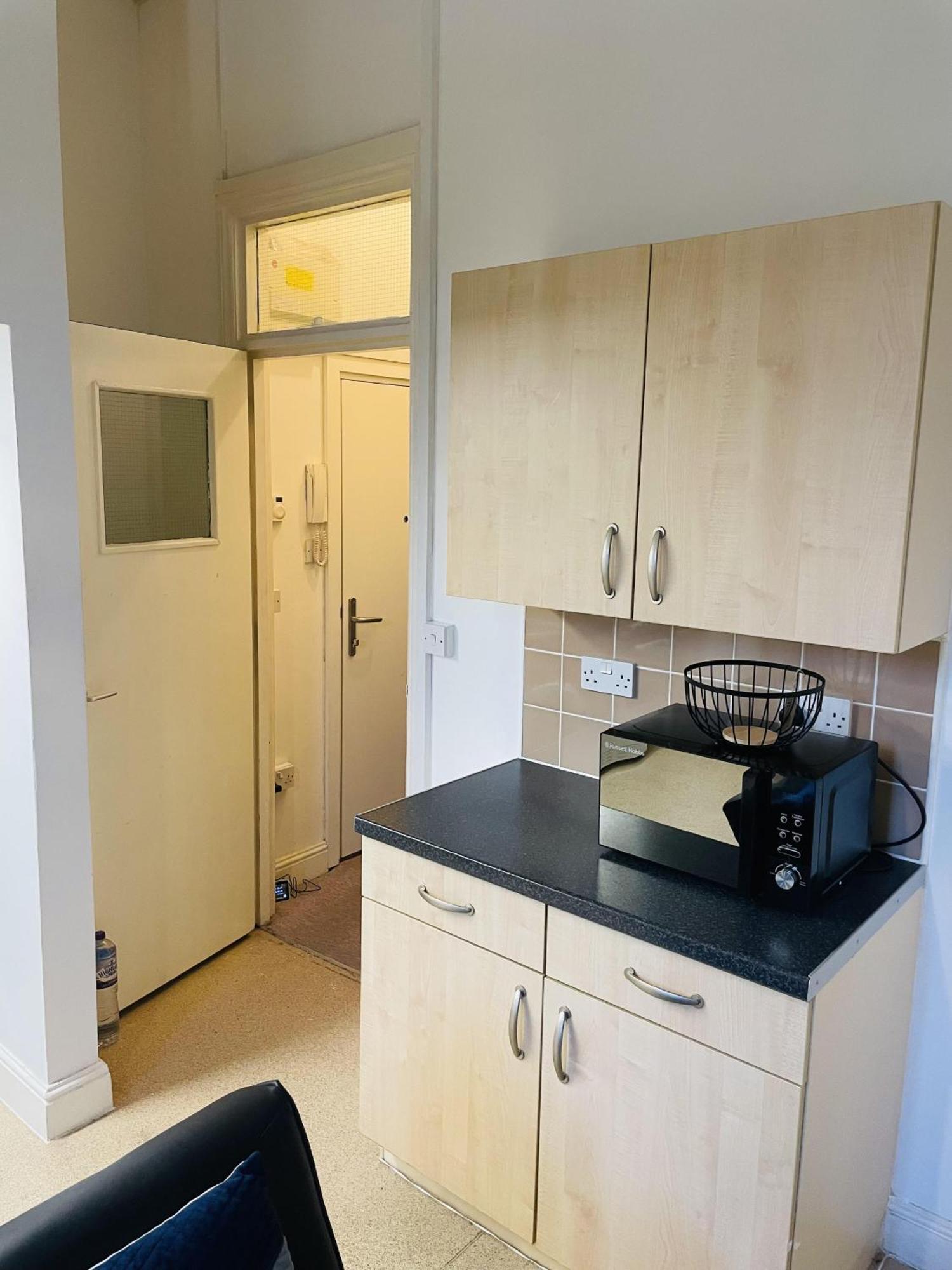 Bustling Western Apartment 런던 외부 사진