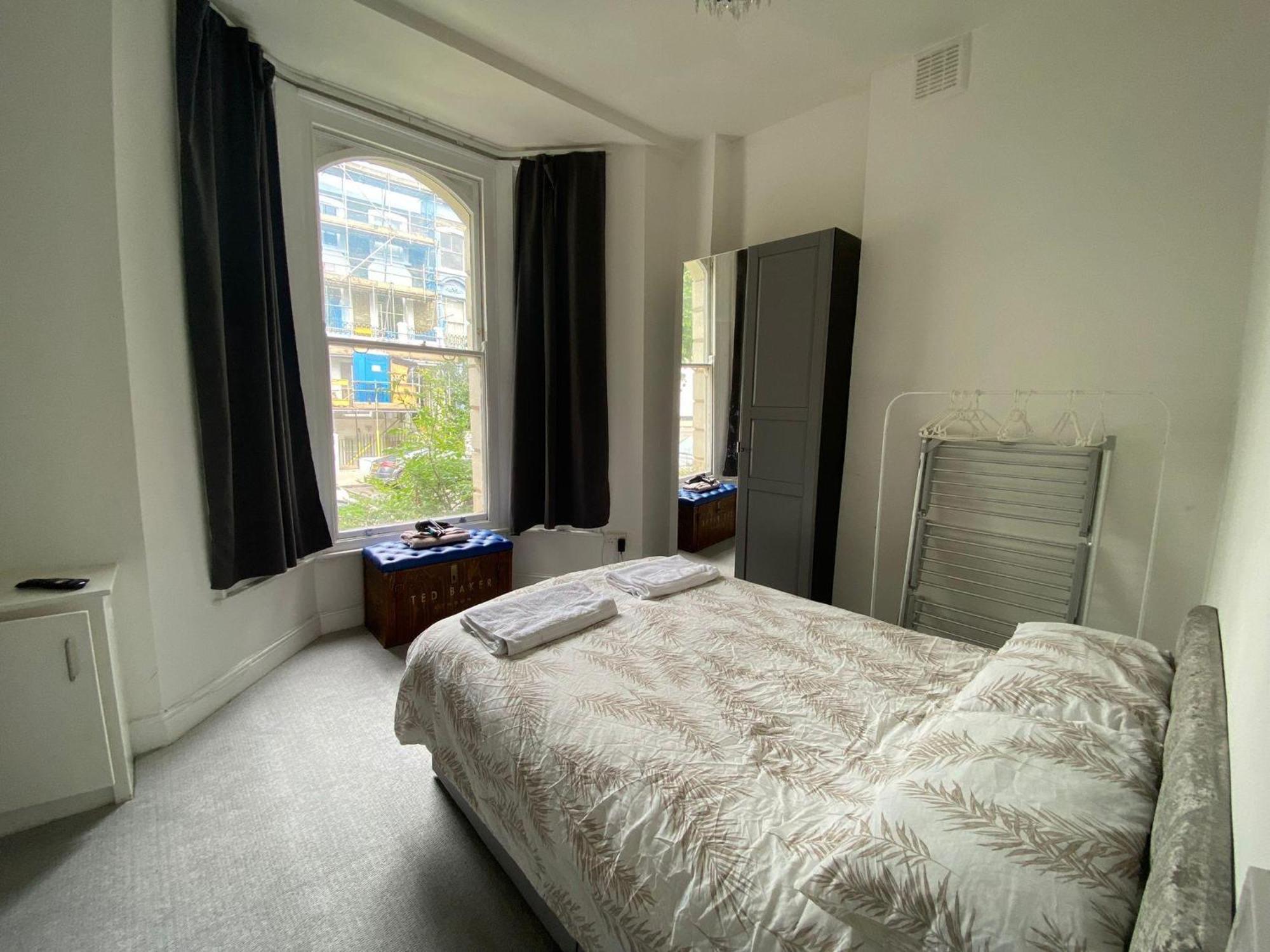 Bustling Western Apartment 런던 외부 사진