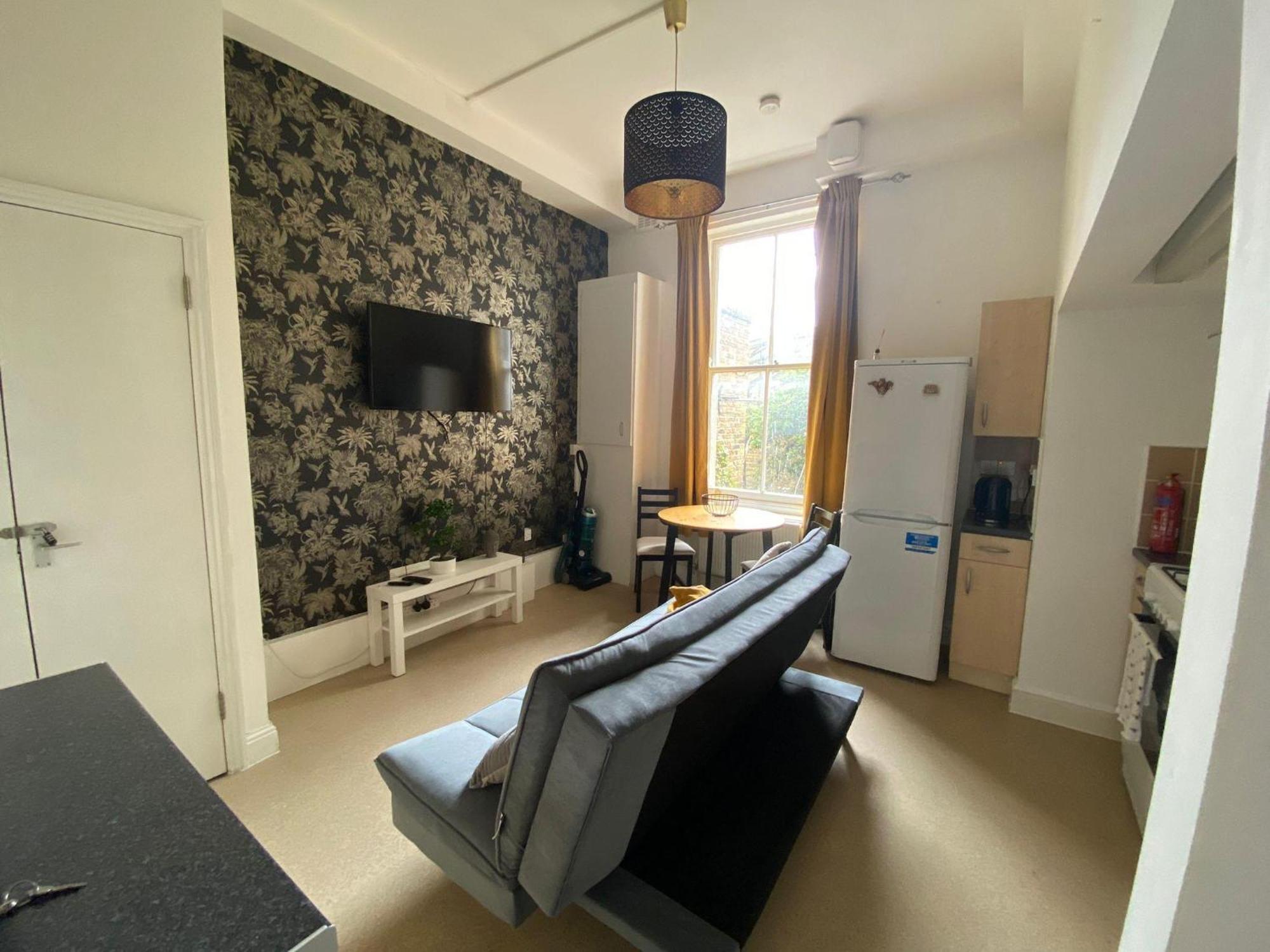 Bustling Western Apartment 런던 외부 사진