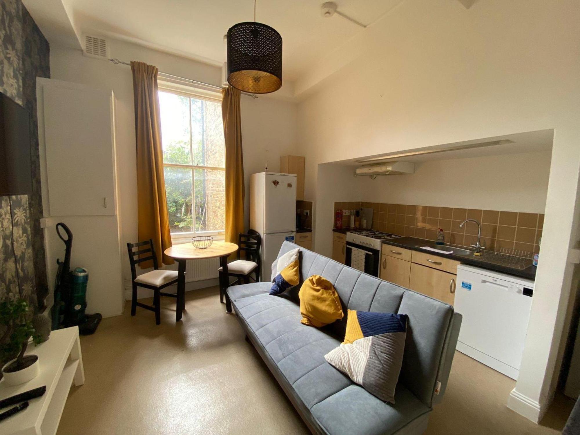 Bustling Western Apartment 런던 외부 사진